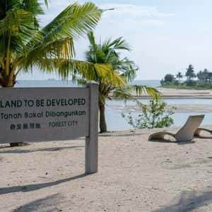 Techno-Utopia Rises in Malaysia's $100 Billion Forest City Flop