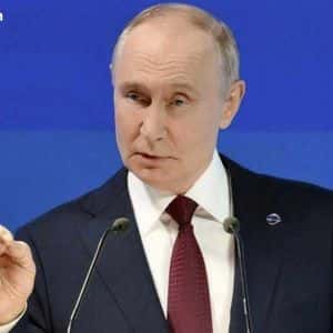 Russia Rejects Anti-Dollar Claims as Putin Defends BRICS Trade Strategy