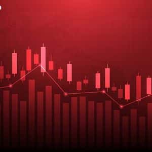 Bitcoin Dips to $118,497 Amid Renewed Trade Fears