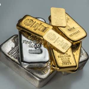 Gold’s Gilded Streak Nears Record Territory Amid Dollar’s Weakening Pulse
