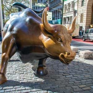 U.S. stocks sink as renewed tariff concerns ignite volatility amid continued government shutdown