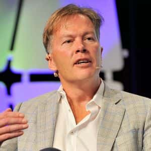 Is Ethereum or Solana Running Toward the Bull? Billionaire CEO Dan Morehead Responds