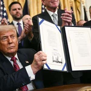 Why Stablecoins Are Gaining Momentum Right Now—Regulatory Tailwinds Included