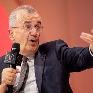 Europe Risks Falling Behind US on Stablecoins, Villeroy Says