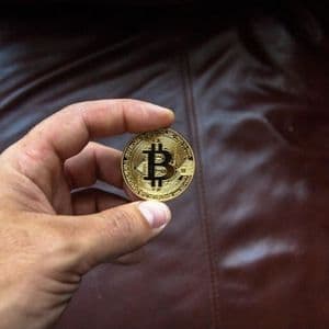 Bitcoin Short-Term Holders Take The Hit As Realized Price Dips Below Cost Basis