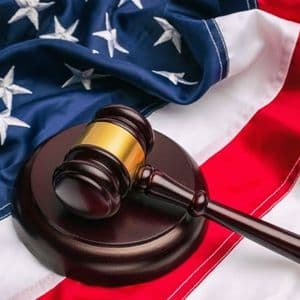 Coinbase CLO Argues Former SEC Crypto Stance Shares Similarities With US Tariffs Case