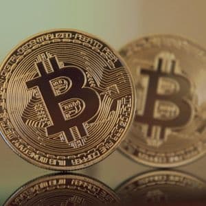 More Pain Ahead? Bitcoin Trendline Breach Sparks Talk Of Corrective Wave In Play