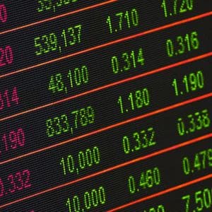 BTC/USD and DOGE/BTC Race Towards Bullish Breakout; XRP MACD Turns Bullish