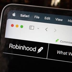 Robinhood stock slides crypto revenue, expense guide disappoint; CFO exit announced