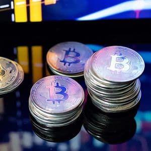 Bitcoin Faces Volatility Despite Fed’s Rate Decision