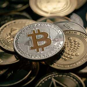 Crypto News: Trump’s Attention Shifts As Powell Turns Dovish, Threatens To Fire Fed Governor — Details
