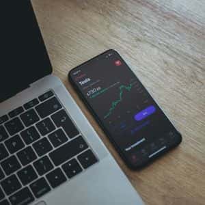 Tesla Sees $657M Outflows As South Korean Retail Investors Favor Crypto-Related Stocks