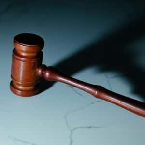 CZ Vs. Warren: Crypto King Threatens To Take US Senator To Court