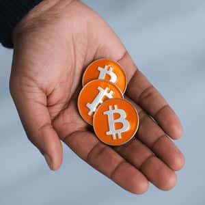 Bitcoin Range Tight as Derivatives Build: $140K to $200K Calls Anchor Q4