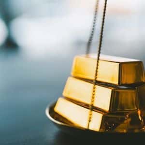 Gold Steals Bitcoin Spotlight, Reaches Record Price Levels in Monday Night Dash