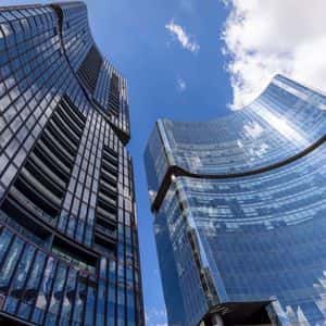 XRP and Solana ETFs: Wall Street Validation or Decentralization Death Sentence?