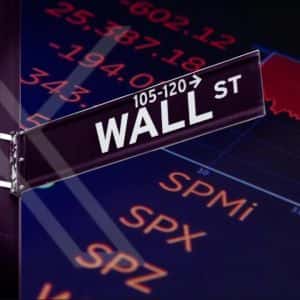 Wall Street executives warn the U.S. economy is weakening despite strong earnings