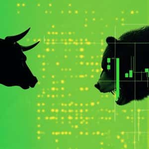 Bitcoin Holds $102K, SOL, XRP, DOGE Pullback as AI Valuations Draw Scrutiny