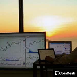 XRP Outperforms Bitcoin as ETF Filings Enter 20-Day Window, Setting up Breakout Trade to $2.80