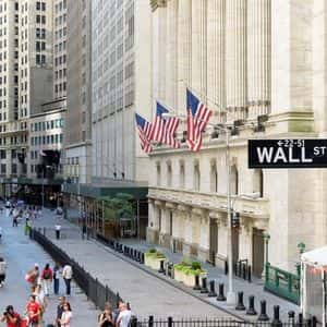 Wall Street overcomes worries on regional banks' health, government shutdown carries on