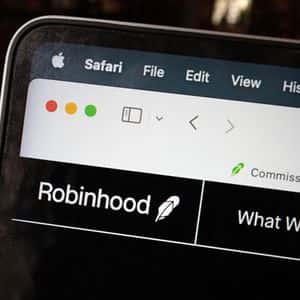Robinhood stock slides crypto revenue, expense guide disappoint; CFO exit announced